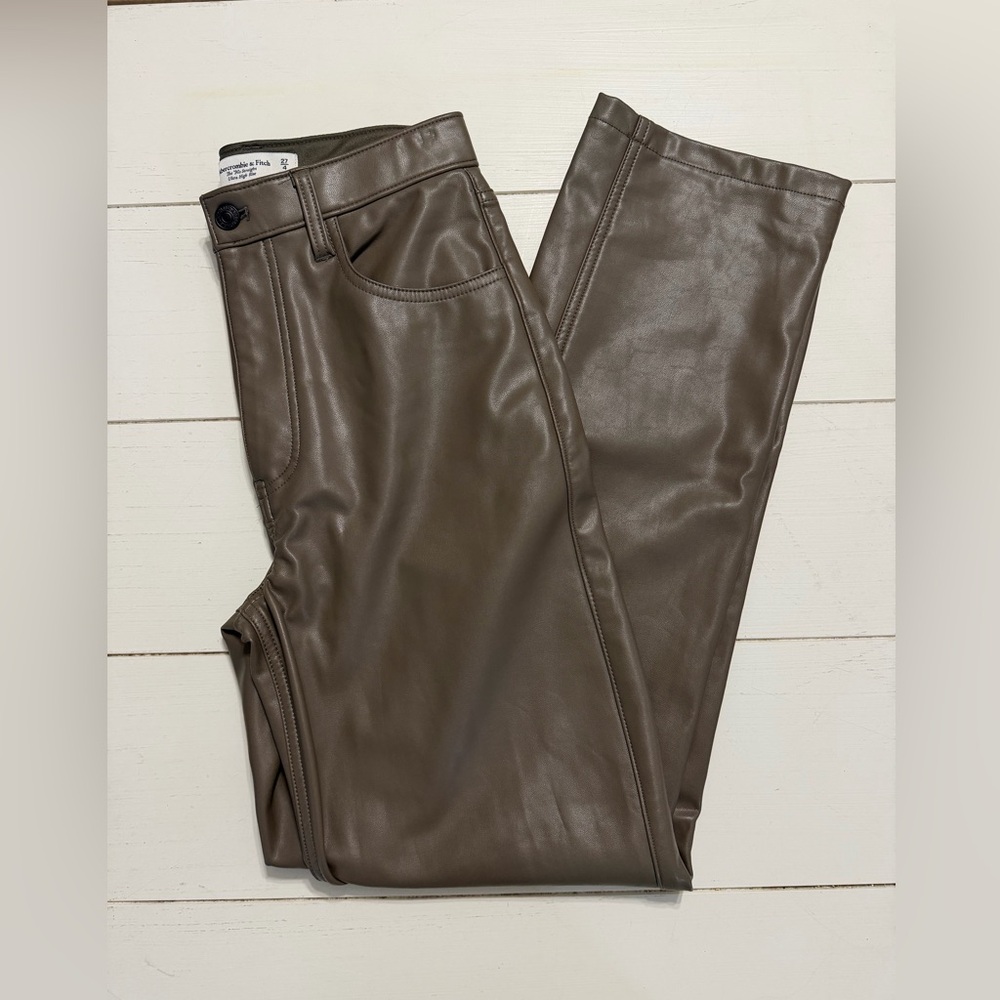 Abercrombie & Fitch The 90’s Straight Faux Leather Pants